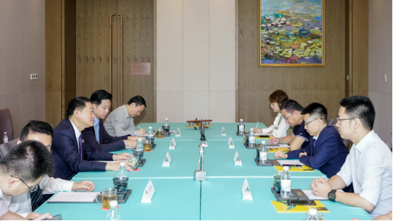 省必发888集团党委书记、董事长任丁与腾讯“王者荣耀”CTO邓君、腾讯大成网总裁郑亮座谈交流