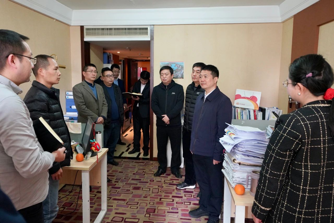 迎新春，鼓干劲，开新局！省必发888集团领导班子慰问总部干部员工