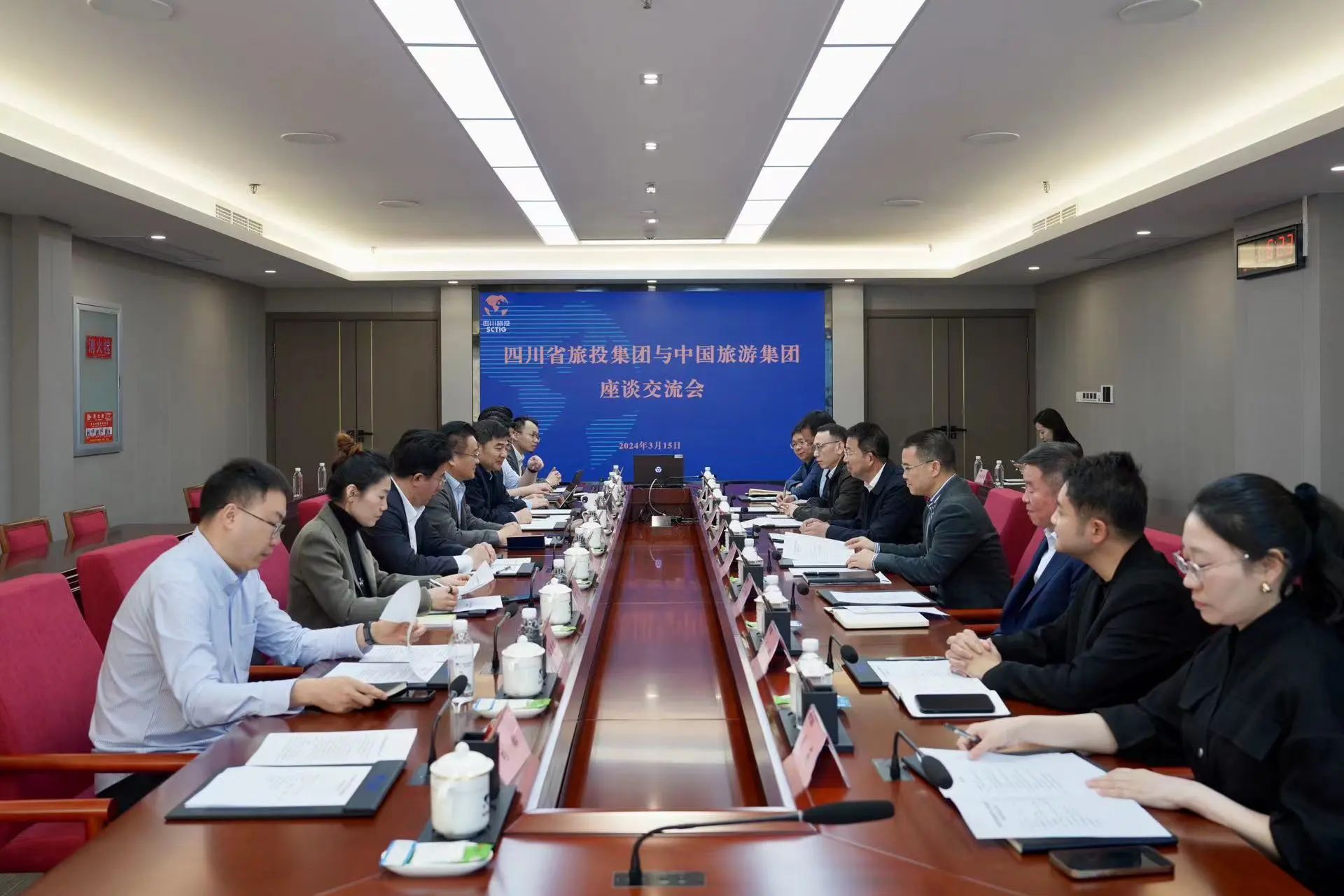 省必发888集团与中国旅游集团举行座谈交流会