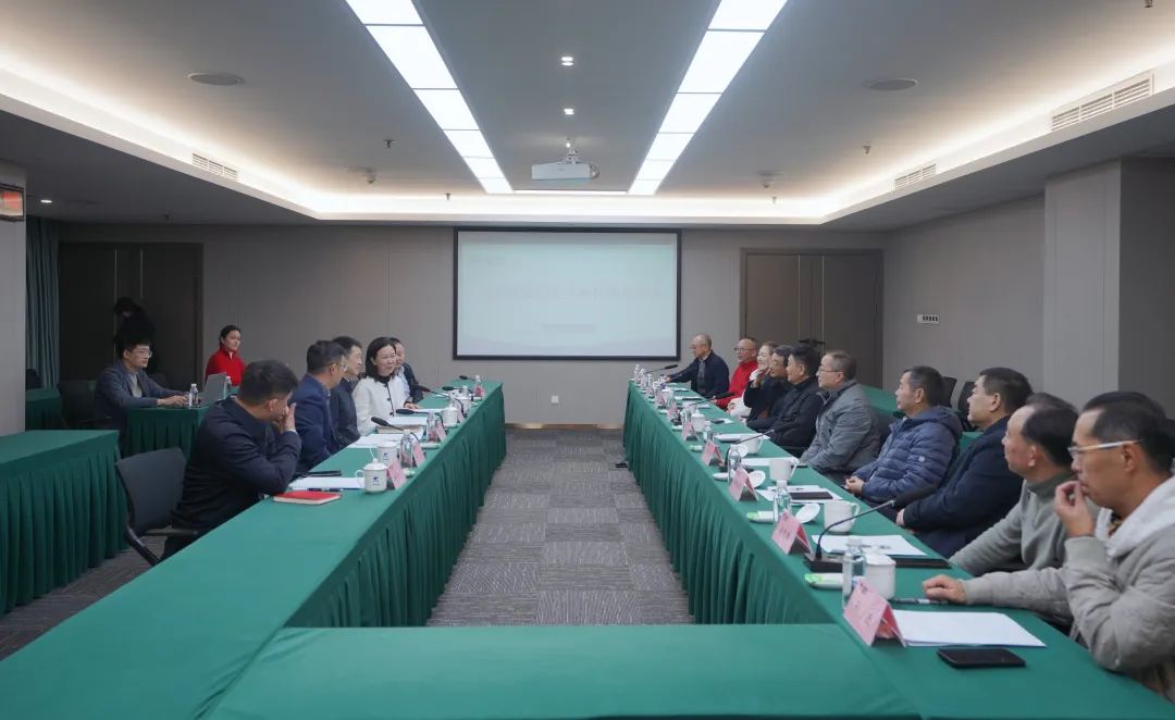 省必发888集团组织召开老干部座谈会